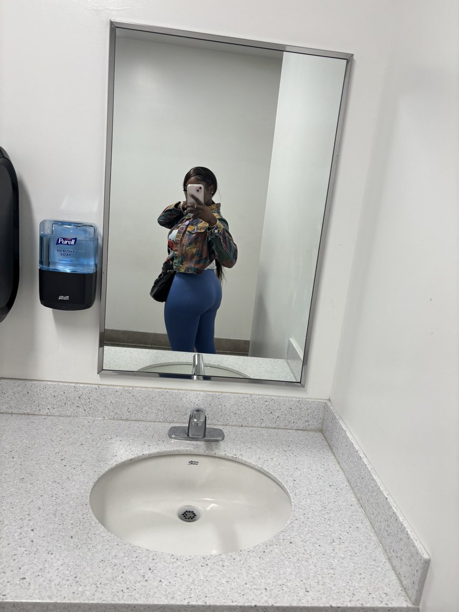 cbvlia's tweet photo. #bored #dump #boosleep #lilsleep #imupwtheroosters https://t.co/k4LlbejH9a