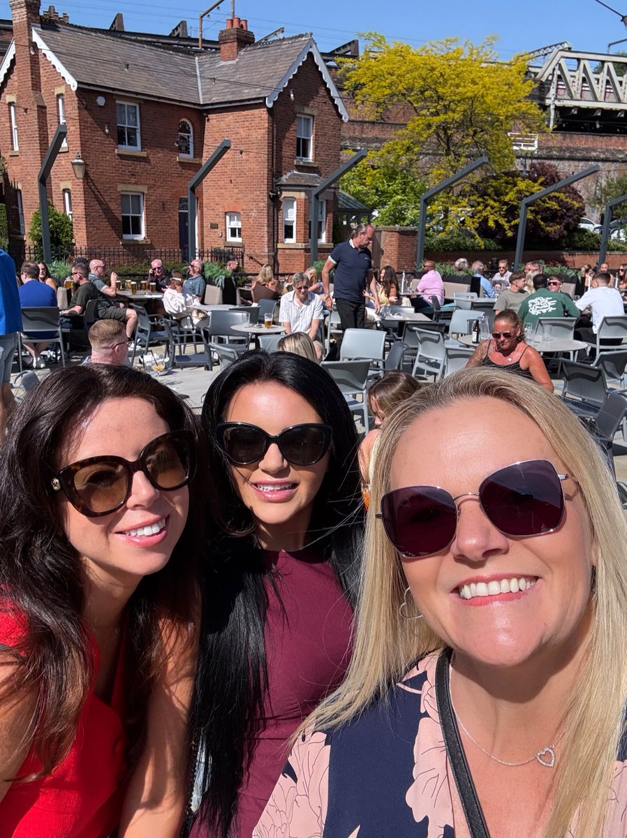 Sunny days in Manchester! ☀️😎🎉 What a fantastic way to get together for May’s Third Thursday Networking! We are incredibly grateful to all our attendees for the support in making our gatherings such a success! ❤️ Our best wishes to all as always - Ian and Kelly 😊 #networking