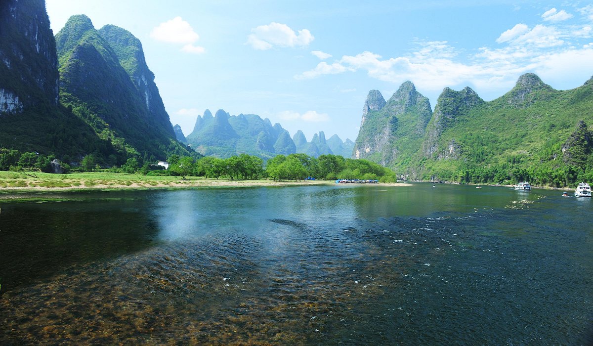 travological's tweet photo. Misty karst mountains, bamboo rafts &amp; ancient rivers. 🛶⛰️
Explore Guilin, China in our latest 501 Must Visit Destinations post.
This isn’t just a place—it’s poetry in motion.
Read here → https://t.co/TY8Pyrct7K

#TravelAsia #Guilin #LiRiver #501Destinations https://t.co/wlUjL21aDv