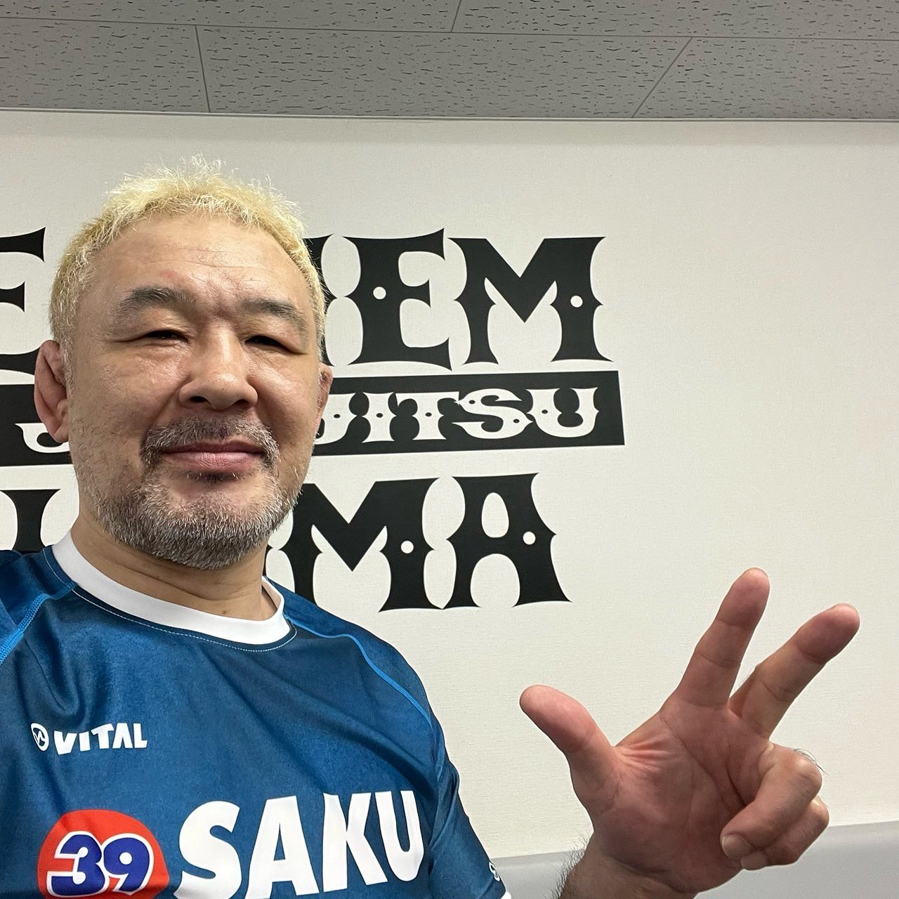 桜庭和志(水色Tシャツ) – 闘道館