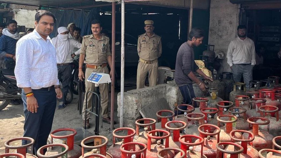 Prayagraj Indane Divisional Office (@prayagrajido) on Twitter photo On 8th May 25, Sonebhadra LSA FO under Prayagraj IDO accompanied DSO & team from Supply Office and conducted surprise visit to kitchen repair shop.
Unauthorized storage and refilling was found, all cylinders of 14.2kg, 5kg and 19kg were seized.
<a href="/indianoil/">conor purcell</a> On 8th May 25, Sonebhadra LSA FO under Prayagraj IDO accompanied DSO & team from Supply Office and conducted surprise visit to kitchen repair shop.
Unauthorized storage and refilling was found, all cylinders of 14.2kg, 5kg and 19kg were seized.
<a href="/indianoil/">conor purcell</a>