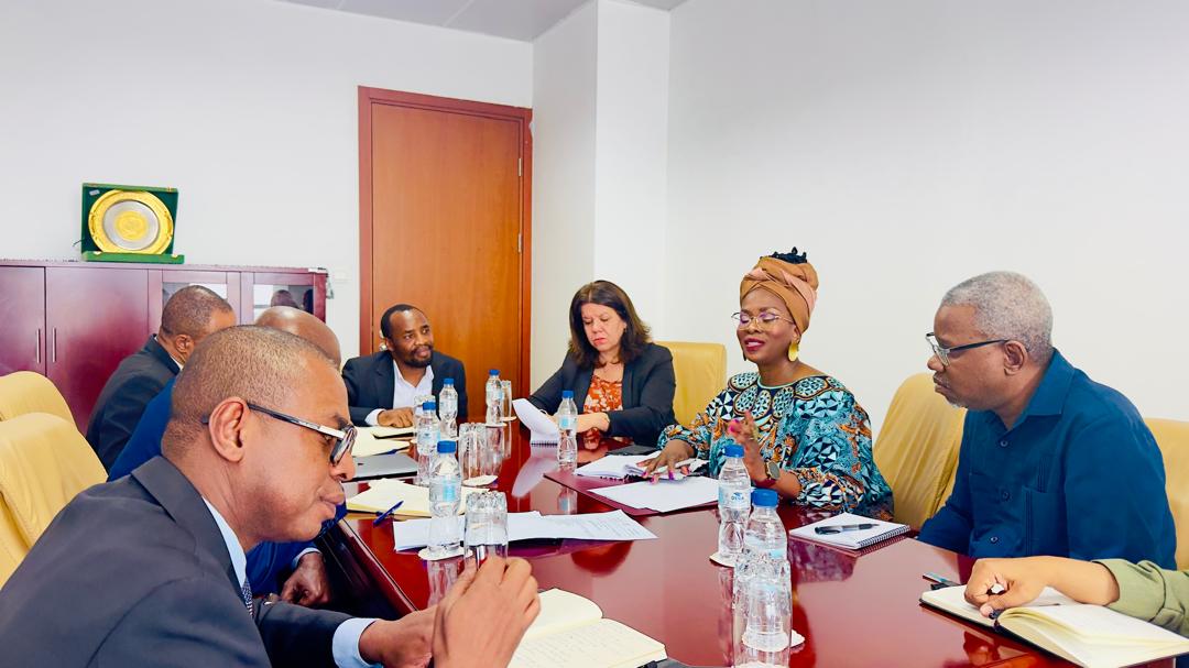 au_ied's tweet photo. 🤝 Commissioner H.E. @LDMataboge met with H.E. YOUSSOUF Mondoha Assoumani, 🇰🇲 Amb. to 🇪🇹 & @_AfricanUnion.
Amb. Assoumani congratulated her on her appointment & pledged Comoros' support during her tenure.
They reaffirmed collaboration on energy, incl. through #GRMF. https://t.co/zPjinETIdz