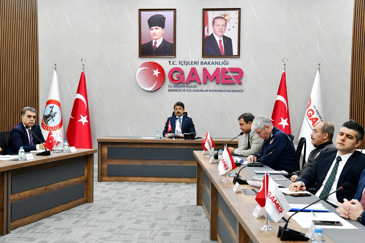 KirsehirValilik's tweet photo. 📍Kırşehir

Hayvanları Koruma Kurulu Toplantısı, GAMER Toplantı Salonunda Valimiz @DemiryurekSefa başkanlığında, kurul üyelerinin katılımıyla yapıldı.
@TC_icisleri https://t.co/t8R0LypejX