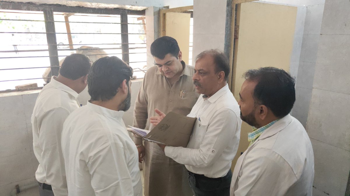 केशव पुरम ज़ोन में शालीमार विधानसभा के वार्ड 55 में निगम आयुर्वेद हॉस्पिटल, बस स्टॉप पार्क, एमसीडी स्कूल, गली नं.1 और शालीमार चौक हैदरपुर की साफ सफाई व्यवस्थाओं को लेकर निरीक्षण दौरा किया गया। 

<a href="/Saurabh_MLAgk/">Saurabh Bharadwaj</a>
<a href="/AtishiAAP/">Atishi</a>
<a href="/ipathak25/">Durgesh Pathak</a> 
<a href="/AAPDelhi/">Aam Aadmi Party Delhi</a> 
<a href="/MCD_Delhi/">Municipal Corporation of Delhi</a>