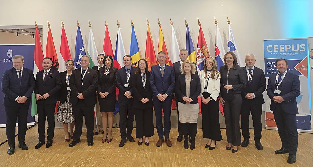 MCP_BiH's tweet photo. Ministrica civilnih poslova 🇧🇦 #DubravkaBošnjak sudjelovala je na 24. sastanku Zajedničkog vijeća #ministara Centralnoevropskog programa razmjene za sveučilišne studije (#CEEPUS), koji je održan u Budimpešti.
🇧🇦 🤝 🇸🇰 🇸🇮 🇲🇰 🇭🇷 🇷🇸 🇧🇬 🇲🇩 🇵🇱 🇷🇴 🇲🇪 🇦🇱 🇦🇹 🇨🇿 🇭🇺 

"CEEPUS ima poseban značaj za Bosnu i Hercegovinu 🇧🇦 kao jedini multilateralni program za međunarodnu #razmjenu u kojem Bosna i Hercegovina ima punopravni status. Stoga nas posebno raduje zajedničko opredjeljenje za nastavak realizacije Programa."