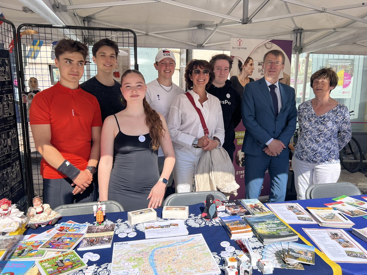 Un grand merci à Dijon pour votre accueil chaleureux ! 🇨🇿❤️ 🇫🇷Soutenir les sections tchèques en France, c'est essentiel pour enrichir nos cultures et aider nos étudiants à s’épanouir. Merci à @lyceecarnotdijon, Katerina Maleckova et Lukas Macek  de @sciencePo Dijon