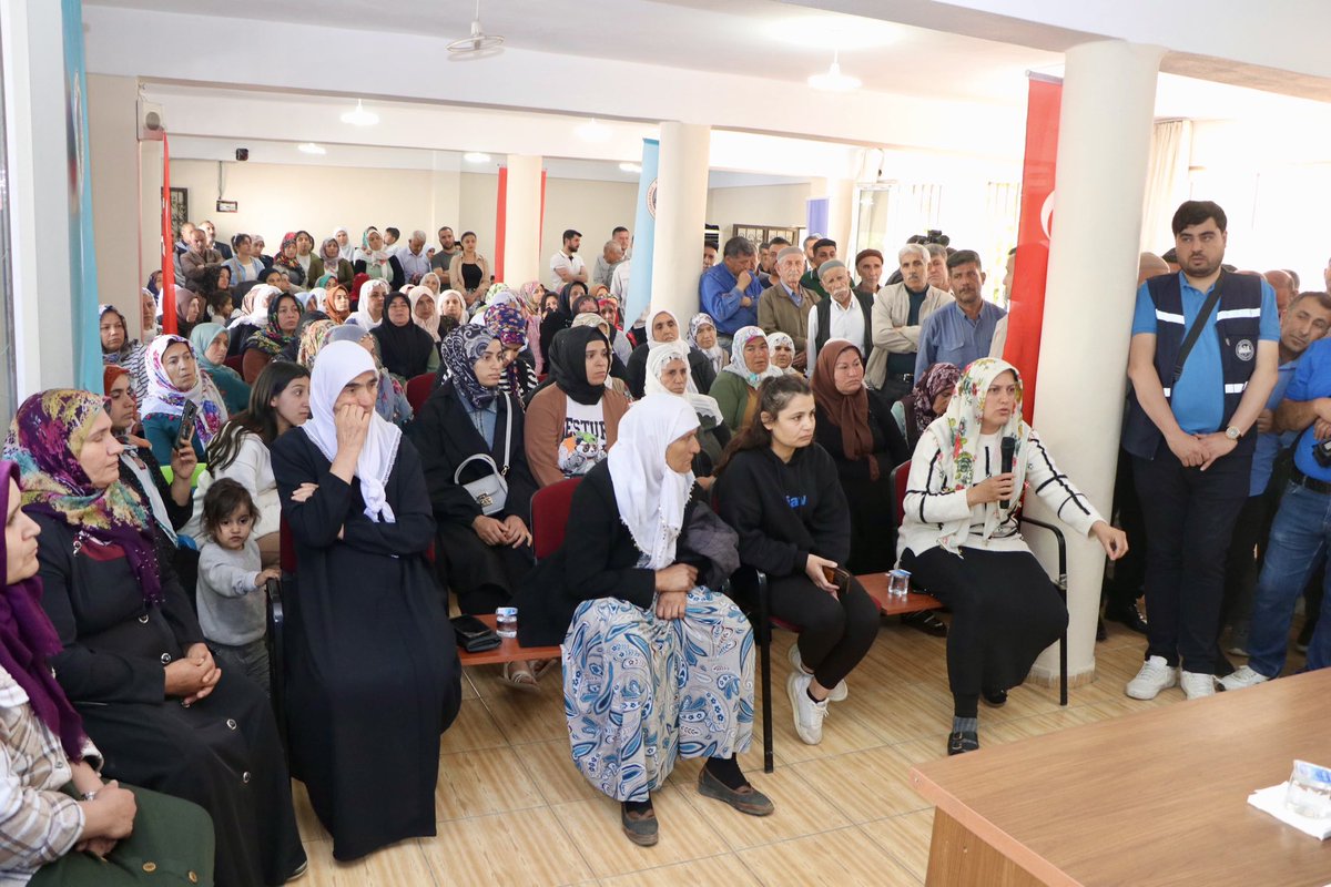 Siirt Belediyesi (@siirtbel) on Twitter photo 📍Barış Mahallesi | Mahalle Buluşmaları
Valimiz ve Belediye Başkan V. Sayın <a href="/Dr_KemalKzlkaya/">Dr. Kemal KIZILKAYA</a>, Mahalle Buluşmaları kapsamında Barış Mahallesi sakinleriyle bir araya geldi.
Hemşehrilerimizin talep, önerileri ve beklentilerini dinleyen Vali Kızılkaya, mahallemizin ihtiyaçlarını 📍Barış Mahallesi | Mahalle Buluşmaları
Valimiz ve Belediye Başkan V. Sayın <a href="/Dr_KemalKzlkaya/">Dr. Kemal KIZILKAYA</a>, Mahalle Buluşmaları kapsamında Barış Mahallesi sakinleriyle bir araya geldi.
Hemşehrilerimizin talep, önerileri ve beklentilerini dinleyen Vali Kızılkaya, mahallemizin ihtiyaçlarını