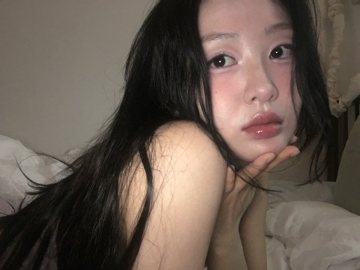 YVES_BRASIL's tweet photo. 💌 Novas fotos da Yves.

#YVES #이브 #I_Did @Yves___official @_PAIXPERMIL https://t.co/3rrFxrvkEQ