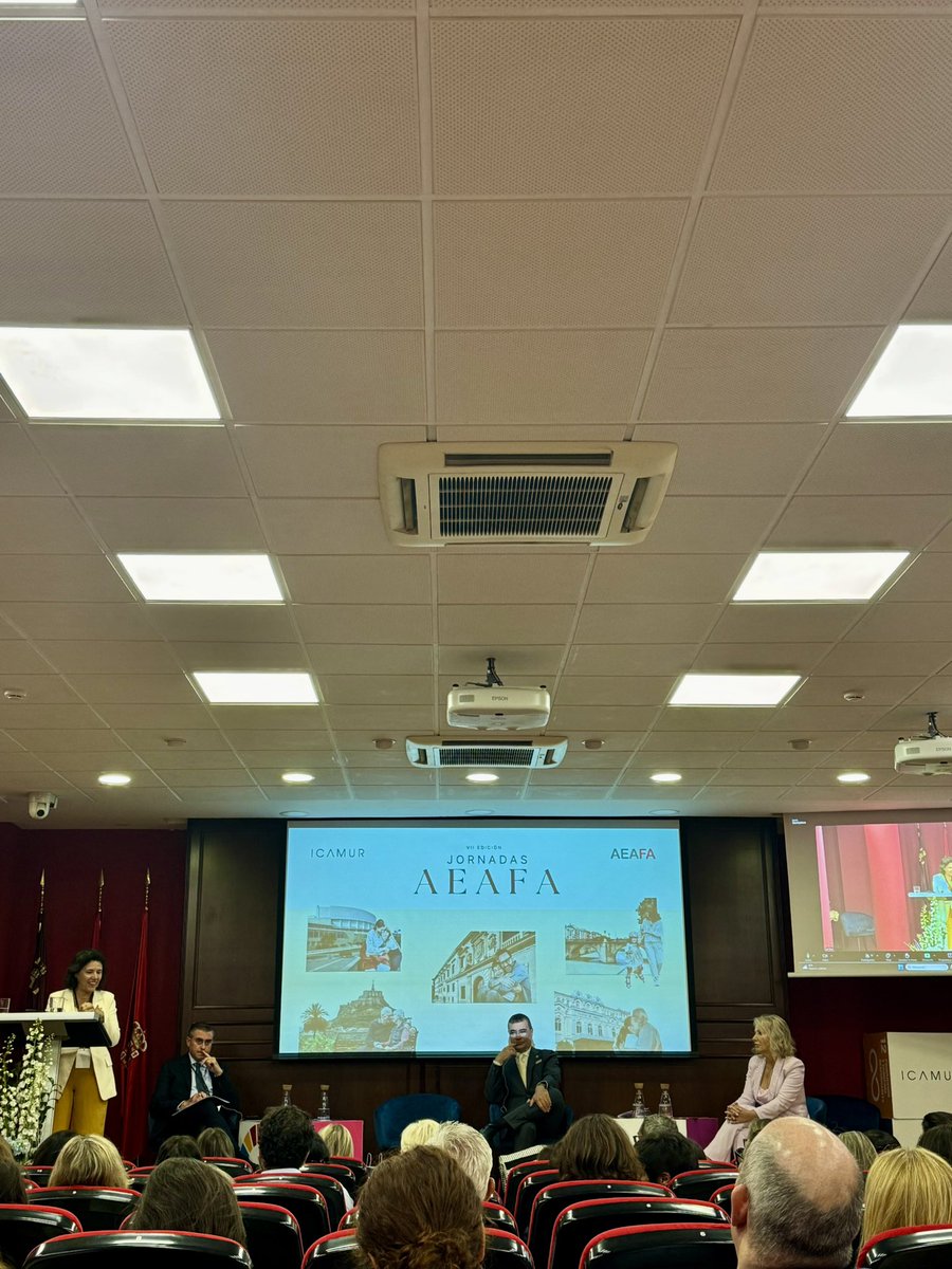 Pol Martín González Mansilla (@polgonzalezman) on Twitter photo ¡#BuenosDías!
En las VII Jornadas de Derecho de Familia de la <a href="/AeafaAbogados/">aeafa</a>, celebradas en #Murcia.
La presidenta, <a href="/lopezmuelasv/">Lola López-Muelas</a>, modera la conferencia dedicada a la sustracción internacional de menores, en la que Javier Carrascosa González y <a href="/CarolinaPedreno/">Carolina Marín Pedreño</a> son ponentes. ¡#BuenosDías!
En las VII Jornadas de Derecho de Familia de la <a href="/AeafaAbogados/">aeafa</a>, celebradas en #Murcia.
La presidenta, <a href="/lopezmuelasv/">Lola López-Muelas</a>, modera la conferencia dedicada a la sustracción internacional de menores, en la que Javier Carrascosa González y <a href="/CarolinaPedreno/">Carolina Marín Pedreño</a> son ponentes.