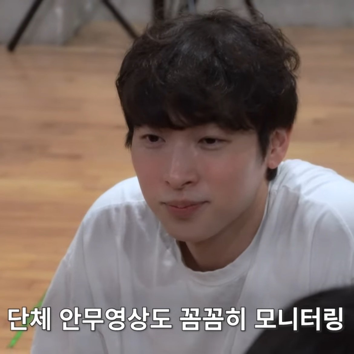 와진짜얼굴실환가
통통한볼에 홍조달란트 복슬머리