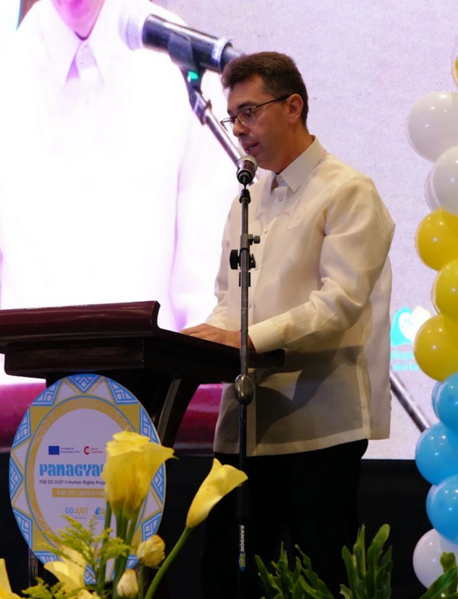 EUAmbPH's tweet photo. Proud partner of @chrgovph at the closing of the πͺπΊ #GOJUST II program. Very pleased to actively support the pursuit of human rights and gender equality, combined with the efficient and lasting delivery of justice across the communities in the π΅π https://t.co/5pBnkeP2sG