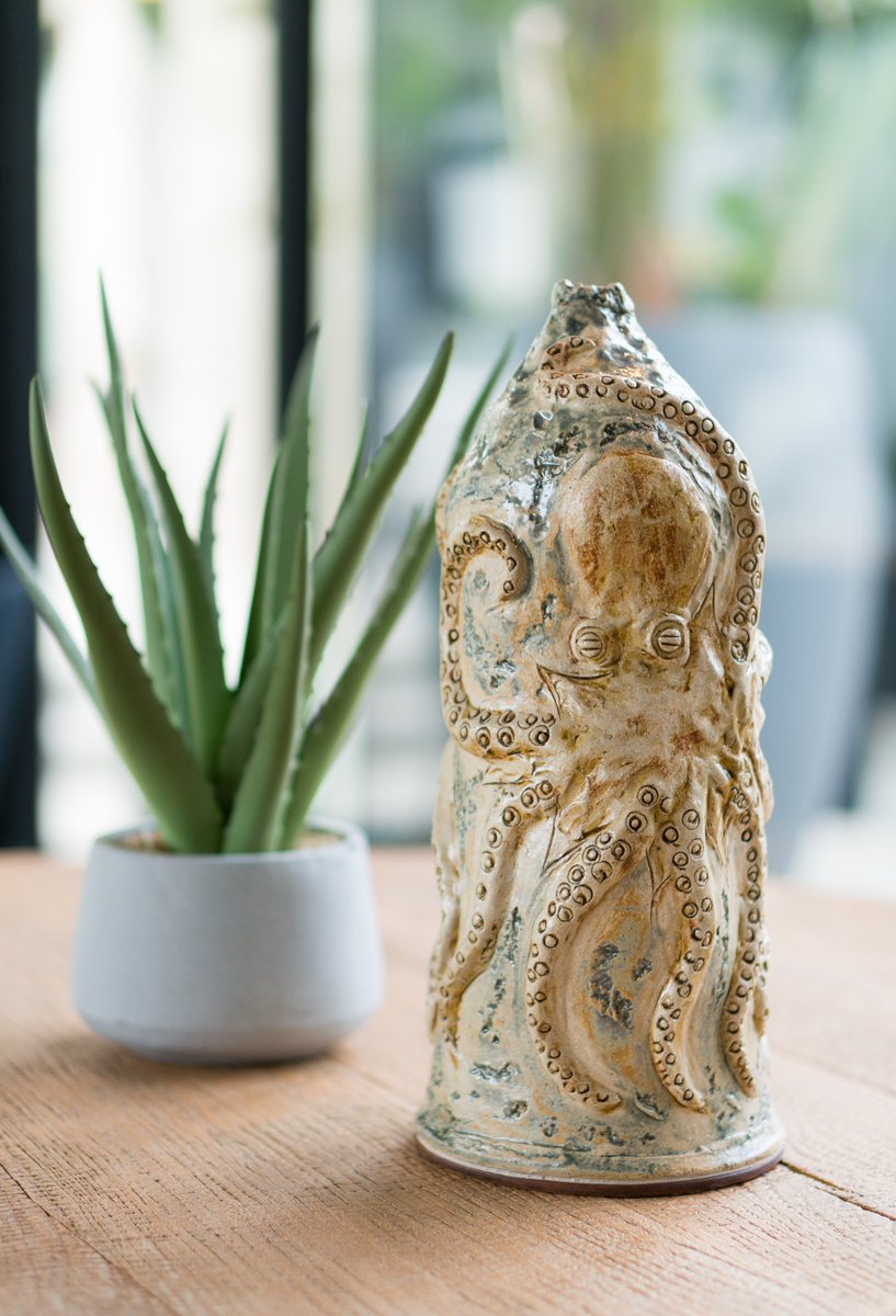 🇬🇧 What do you think of our new centerpieces? They’re creations by the Ibicenco master ceramicist Toniet. At UNIC, we’re committed to supporting local art.
               
Reservas: unicrestaurantibiza.com

#restauranteibiza #ibizarestaurant #restaurantesibiza
