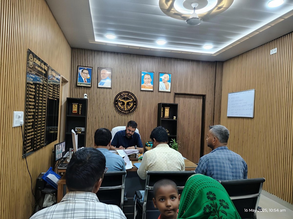 sdmAzamgarh's tweet photo. शासन एवं जिलाधिकारी महोदय के निर्देशानुसार आज कार्यालय में जन सुनवाई की गई। जनता की समस्याओं को त्वरित एवं गुणवत्तायुक्त निस्तारण करने हेतु सम्बंधित अधिकारियों एवं कर्मचारियो को गंभीरता पूर्वक निर्धारित समय में गुणवत्तायुक्त निस्तारण करने के लिए निर्देशित किया गया। https://t.co/JDKmq8u1sG