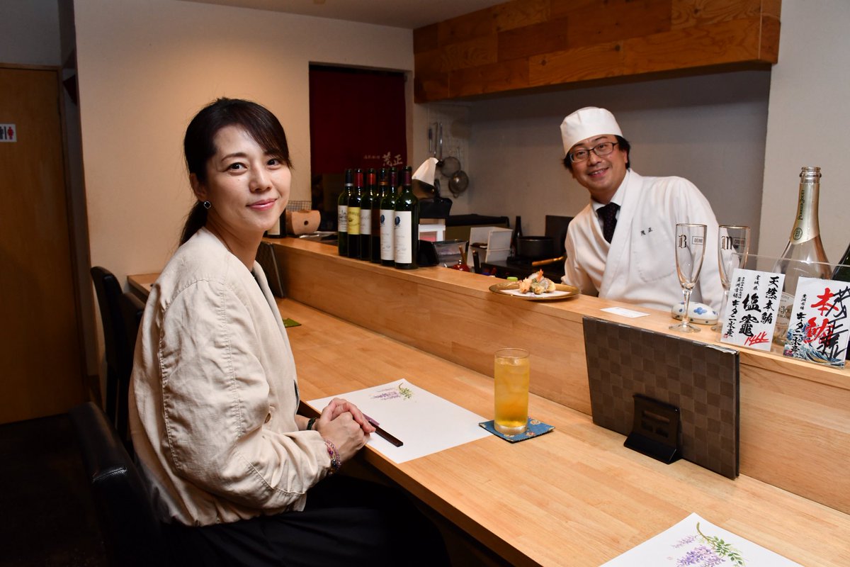 shusai_sigemasa's tweet photo. 先日雑誌の企画で女優、タレント、育児と多方面で活躍される吉岡美穂さんと対談する機会がありました。
とても気さくで綺麗で素敵な方で貴重な時間を過ごせました!
記事はB.S.TIMES(8月号)に掲載予定です。
#春日部
#割烹
#和食
#BSTIMES https://t.co/1ymKs7Loe3