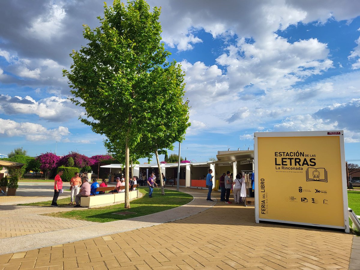 RaquelVegaC's tweet photo. Estamos de #ESPRIM. Primavera, letras y artes escénicas en el parque #DehesaBoyal de #LaRinconada. Animación, presentaciones literarias, espectáculos al aire libre y la Feria del Libro que abraza el Sendero de la Creación con un paseo por la trayectoria de referentes en español. https://t.co/HQWcu10RbB