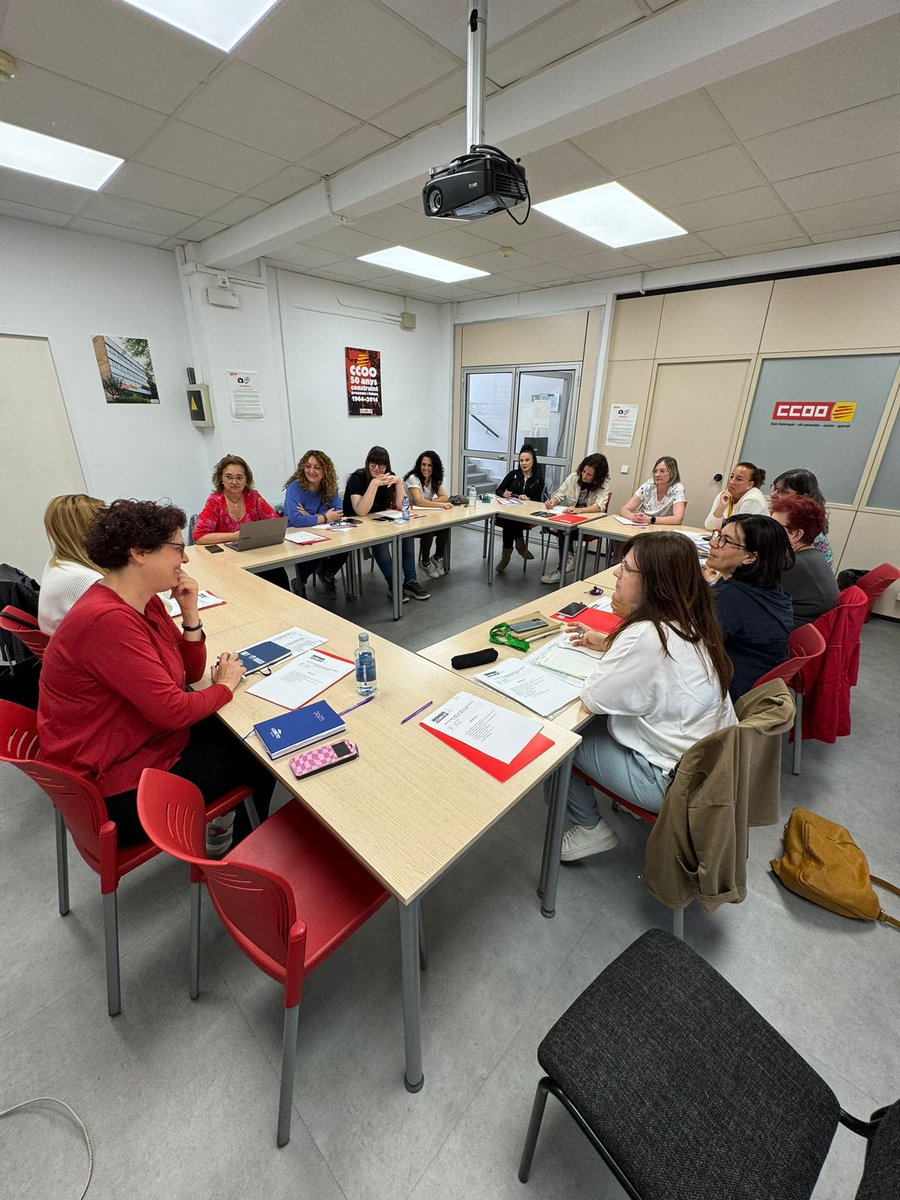 Avui hem realitzat la primera reunió del comitè de dones del nou mandat sindical, durant el qual s'ha fet la dissolució del comitè anterior i la constitució del nou.

El comitè de dones és l'espai de treball transversal i d'empoderament de les dones de <a href="/ccoo_bll_apag/">CCOO BLL APAG +drets +accioterritorial +proximitat</a>