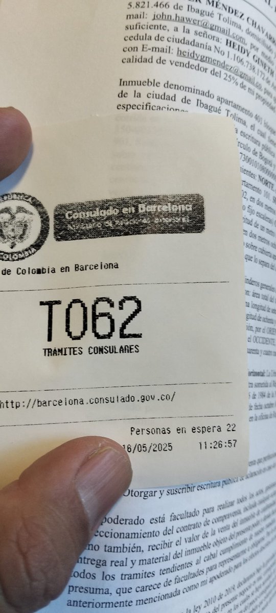 Johnhawer's tweet photo. @ConsuladoColBcn  Mal servicio cita programada a  las 1100 am llegue media hora antes, hice fila entre a las 1105 para que hacer otra fila ..en donde me dan un p...turno  pa esperar nuevamente ya llevo hora y 10 minutos cuando lo agendado era a las 11am.. mala gestión https://t.co/w8wqdZU2lm