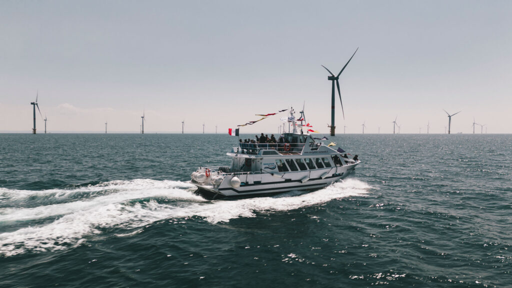 Et si vous découvriez le mix énergétique de la Normandie ?🌊⚡️

Venez longer les falaises, découvrir le parc terrestre de Veules, la centrale de Paluel, et explorer le parc éolien en mer. 

📅Mercredi 21 mai à 14h
⏳ Durée : 4 heures
🚢 Départ : Fécamp
➡️boutique.fecamptourisme.com/sortie-sur-le-….