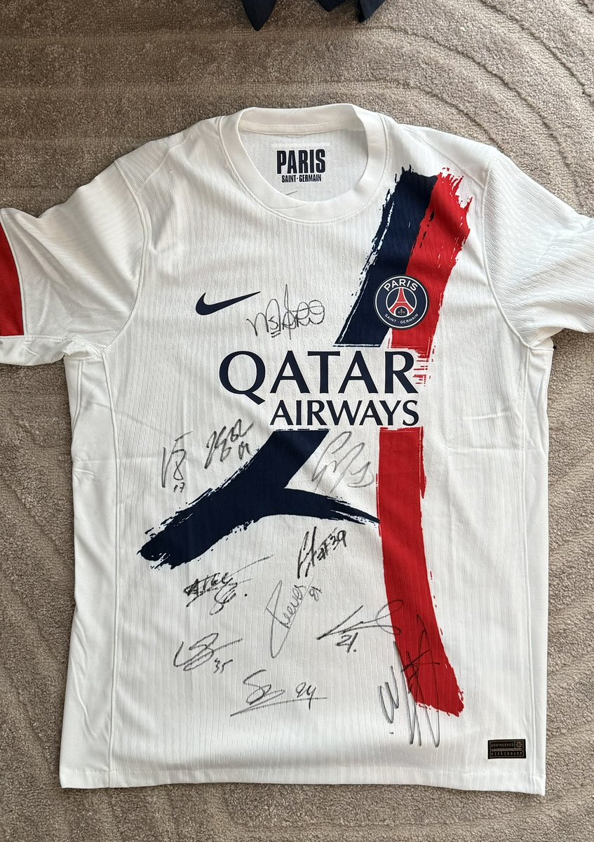 Le maillot a prit du galon depuis hier.