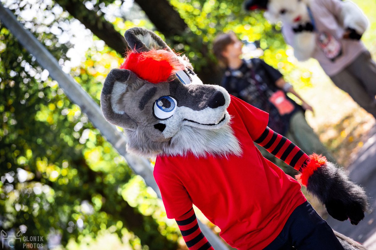 happy #fursuitfriday!

📸 <a href="/cloniksphotos/">Clonik</a> 

#fursuitfriday #furry #fursuiter #furryfandom #fursuit
