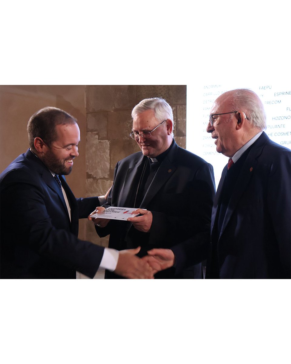 limcamar's tweet photo. ¡Limcamar ha sido reconocida con el distintivo Empresa con Valores, otorgado por Cáritas! Este distintivo reconoce el compromiso social de las empresas de la Región de Murcia y su implicación en la construcción de una sociedad más justa, equitativa y solidaria. https://t.co/y9toS87WnM