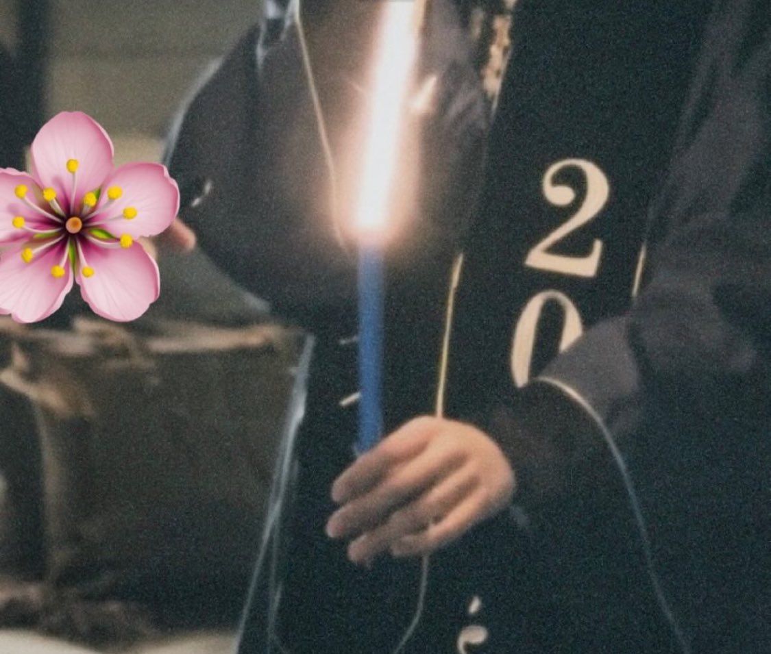 r4ri_'s tweet photo. 🤙🏼🎓 https://t.co/vM3N371B23