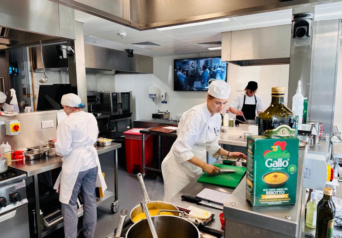 Action stations! #risotto incoming! 🇮🇹☘️🇮🇹 <a href="/RisoGalloUK/">RisoGalloUK</a>