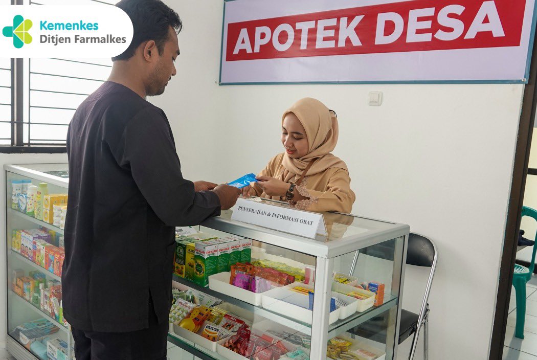 StefaniJelia's tweet photo. Hai #SobatSehat, Menko Pangan, Zulkifli Hasan didampingi Dirjen Farmalkes, L. Rizka Andalusia meninjau klinik dan apotek desa saat melakukan kunjungan di Desa Cangkuang Wetan, Bandung. Simak berita selengkapnya melalui https://t.co/XNAmW3YxUt

#KemenkesRI #Farmalkes #ApotekDesa https://t.co/HDoeWtEAXZ
