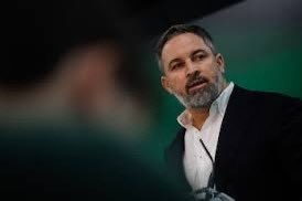 Españoles, lo único que os puedo decir es: 

Que si este hombre no gana las elecciones, el futuro de España y el de nuestros hijos está totalmente perdido.