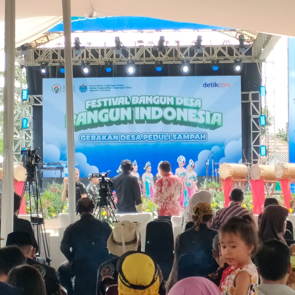 Deklarasi gerakan desa peduli sampah

#TPPBersamaMenteriDesa

<a href="/prabowo/">Prabowo Subianto</a>
<a href="/YandriSusanto27/">Yandri Susanto</a>
<a href="/ArizaPatria/">Ariza Patria</a>
<a href="/taufikmadjid71/">IG : taufik.madjid</a>
<a href="/kemendespdt/">#BangunDesaBangunIndonesia</a>
<a href="/bpsdmkemendesa/">Bpsdm Kemendesa</a>