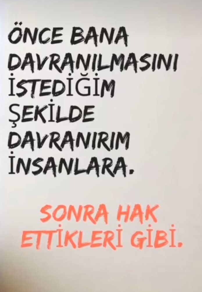 MarilynHoca's tweet photo. Üzgünüm,
babam öldüğünde,
üstünde ağlamam için başıma yastık yapmadığınız,
omuzlarınızın ve göğüs kafeslerinizin 
ne kadar geniş olduğu 
veya
beni,
bilerek isteyerek tasarlayarak planlayarak ağlatırken,
ne kadar güzel gülümsediğiniz
artık umurumda bile değil.
#yeniprofilresmi̇ https://t.co/S3guSALadl
