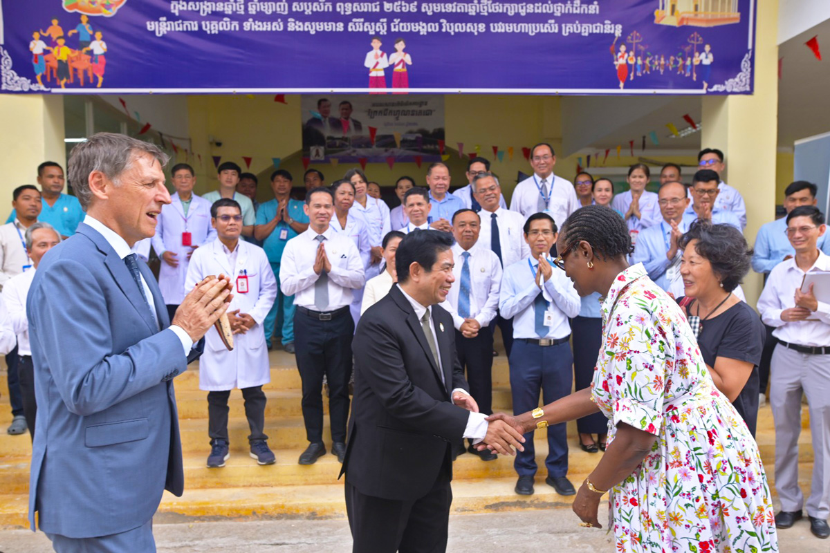 UNAIDS Global (@unaids) on Twitter photo Cambodia 🇰🇭 has announced a financial contribution to UNAIDS, during Executive Director <a href="/Winnie_Byanyima/">Winnie Byanyima</a>'s mission this week.
We thank the Royal Government of Cambodia for this valuable contribution, and commend its strong progress towards ending AIDS.
unaids.org/en/resources/p… Cambodia 🇰🇭 has announced a financial contribution to UNAIDS, during Executive Director <a href="/Winnie_Byanyima/">Winnie Byanyima</a>'s mission this week.
We thank the Royal Government of Cambodia for this valuable contribution, and commend its strong progress towards ending AIDS.
unaids.org/en/resources/p…
