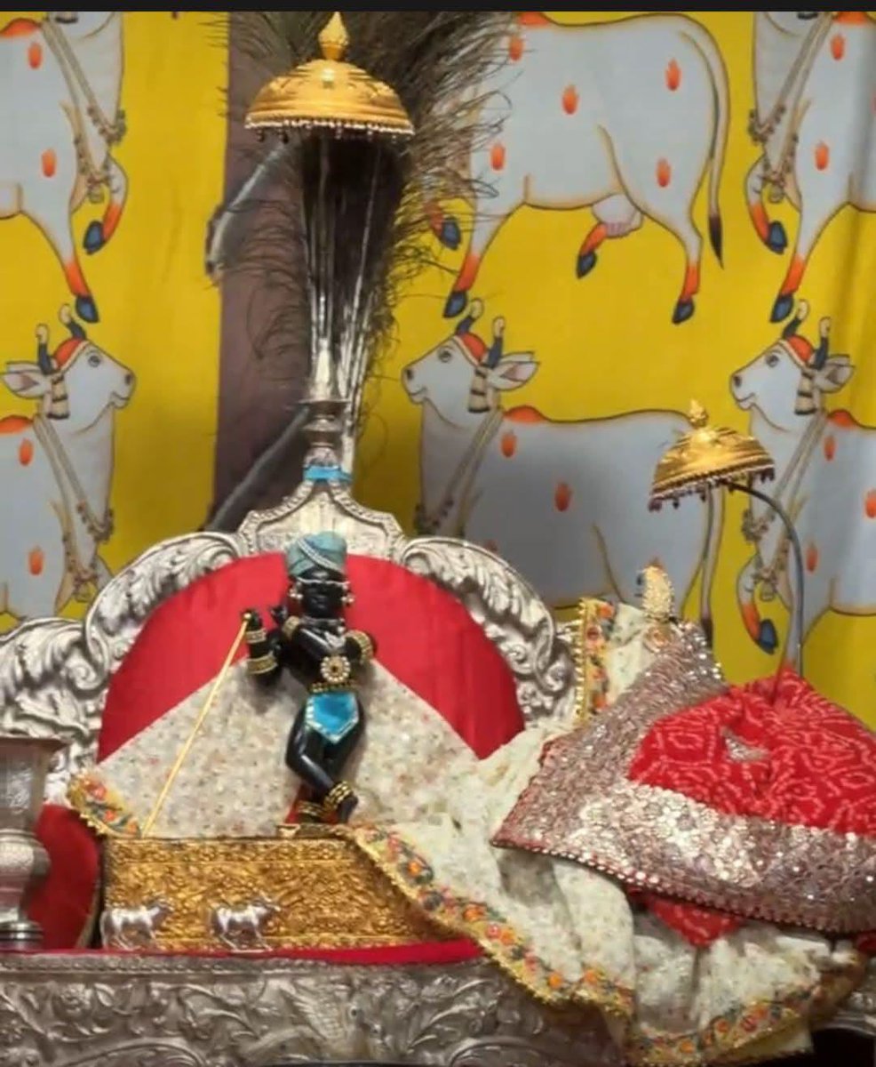 Sriradharaman's tweet photo. 🐚  प्राणधन श्री राधारमण लाल मंडल🐚
         
🌹 श्री राधारमण लाल  🌹
   🌿 श्री गोपाल भटट् जी सेवायत 🌿
📷दिव्य *मंगला * आरती दर्शन📷
     🙏🏼 श्री राधारमणाय समर्पणम्🙏🏼 https://t.co/jrVbP78KgU