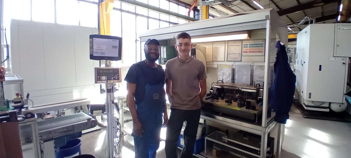🚀 Cap sur l'Allemagne pour nos Bac Pro !
cinq apprentis de 2e année Bac Pro ont décollé direction Wuppertal, en Rhénanie-du-Nord-Westphalie 🇩🇪 pour 3 semaines de mobilité en entreprise industrielle.
🌍  #Apprentissage #FormationIndustrielle #BacPro #ExpériencePro #AFPMA