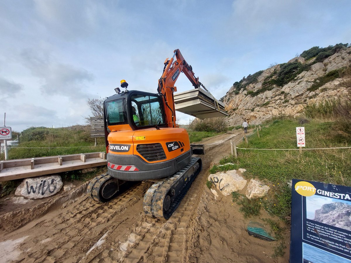 CBN_ME's tweet image. The @DEVELON_Europe  DX62R mini-excavator played a key role in constructing a temporary beachfront restaurant in Port Ginesta (Castelldefels, Barcelona), a project requiring compact power and environmental sensitivity.
cbnme.com/machinery/buil…
#Develon #ConstructionMachinery