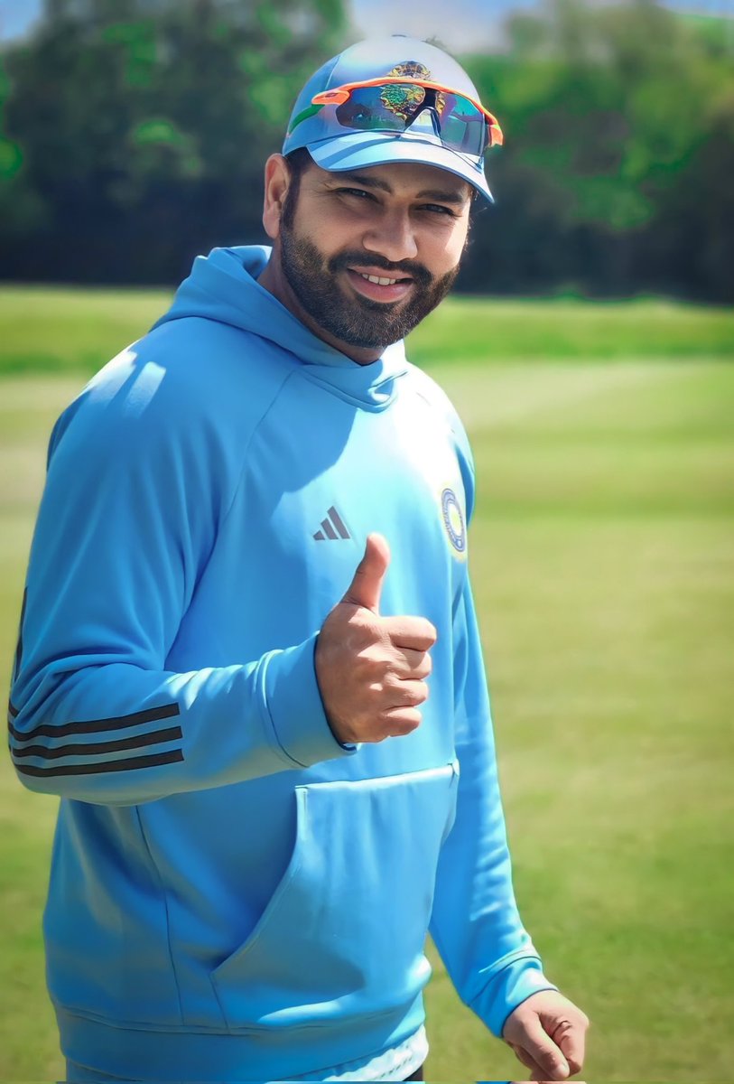 A boy from Borivali is having a stand named after him at Wankhede.. 𝗧𝗢𝗗𝗔𝗬 ❣️
Today is the most emotional day for every Rohit Sharma fan....!❣️✨