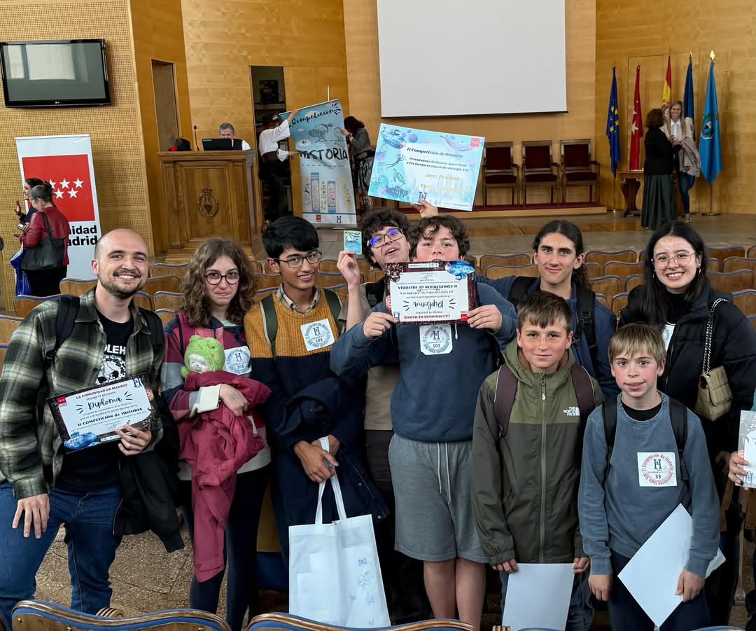 Uno de nuestros 3 equipos clasificados fue galardonado como el 3er mejor en la II Competición de Hostoria de la Comunidad de Madrid. Enhorabuena!!