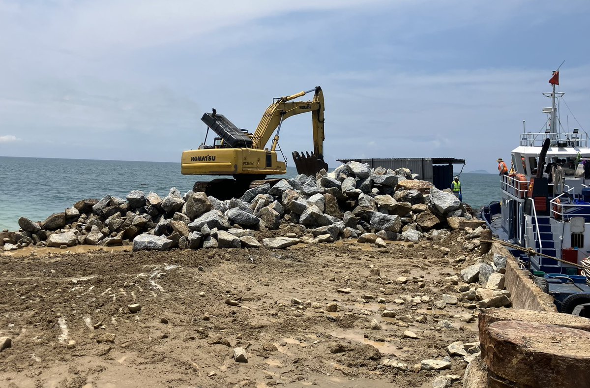 Conan Herve (@conan_herve) on Twitter photo #Vietnam A 3 semaines du Sommet des #Océans à #Nice #UNOC3,démarrage des travaux de réalisation des #briselames du projet de lutte contre l'#érosioncôtière à #HoiAn 🇻🇳: 1ere étape pour la restauration des plages ! Un projet d'#adaptation #TeamEurope <a href="/AFD_France/">Agence Française de #Développement (AFD) 🇫🇷 🇪🇺</a> <a href="/EU_Partnerships/">EU International Partnerships 🇪🇺</a> #Vietnam A 3 semaines du Sommet des #Océans à #Nice #UNOC3,démarrage des travaux de réalisation des #briselames du projet de lutte contre l'#érosioncôtière à #HoiAn 🇻🇳: 1ere étape pour la restauration des plages ! Un projet d'#adaptation #TeamEurope <a href="/AFD_France/">Agence Française de #Développement (AFD) 🇫🇷 🇪🇺</a> <a href="/EU_Partnerships/">EU International Partnerships 🇪🇺</a>