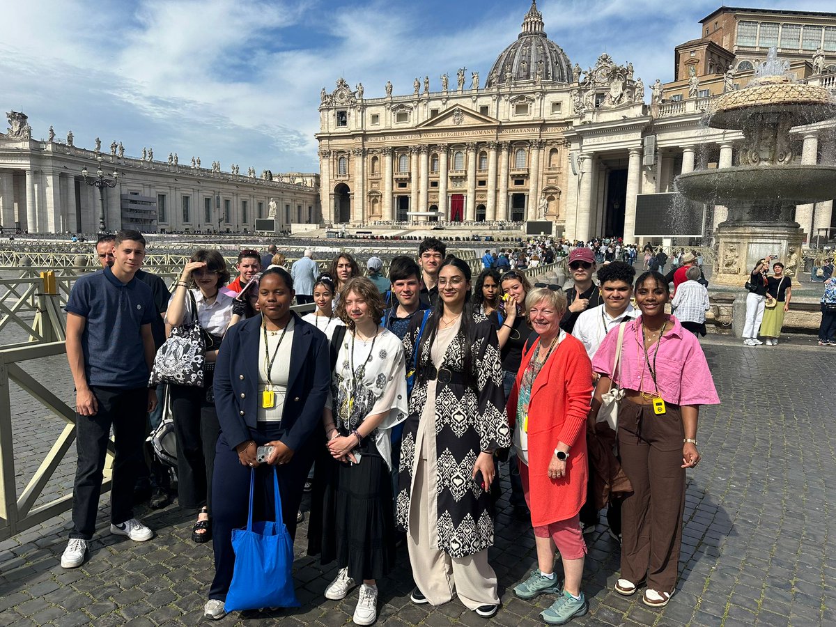 LBPascalForbach's tweet image. 🇮🇹 Dernière journée à Rome marquée par une visite surprise au Vatican, la restitution des projets à la Villa Médicis et une joyeuse Pizza Party pour conclure ce beau séjour culturel. Bravo aux élèves pour leur implication et leur attitude exemplaire ! 👏🍕
@pf_mourier
@cabbeke