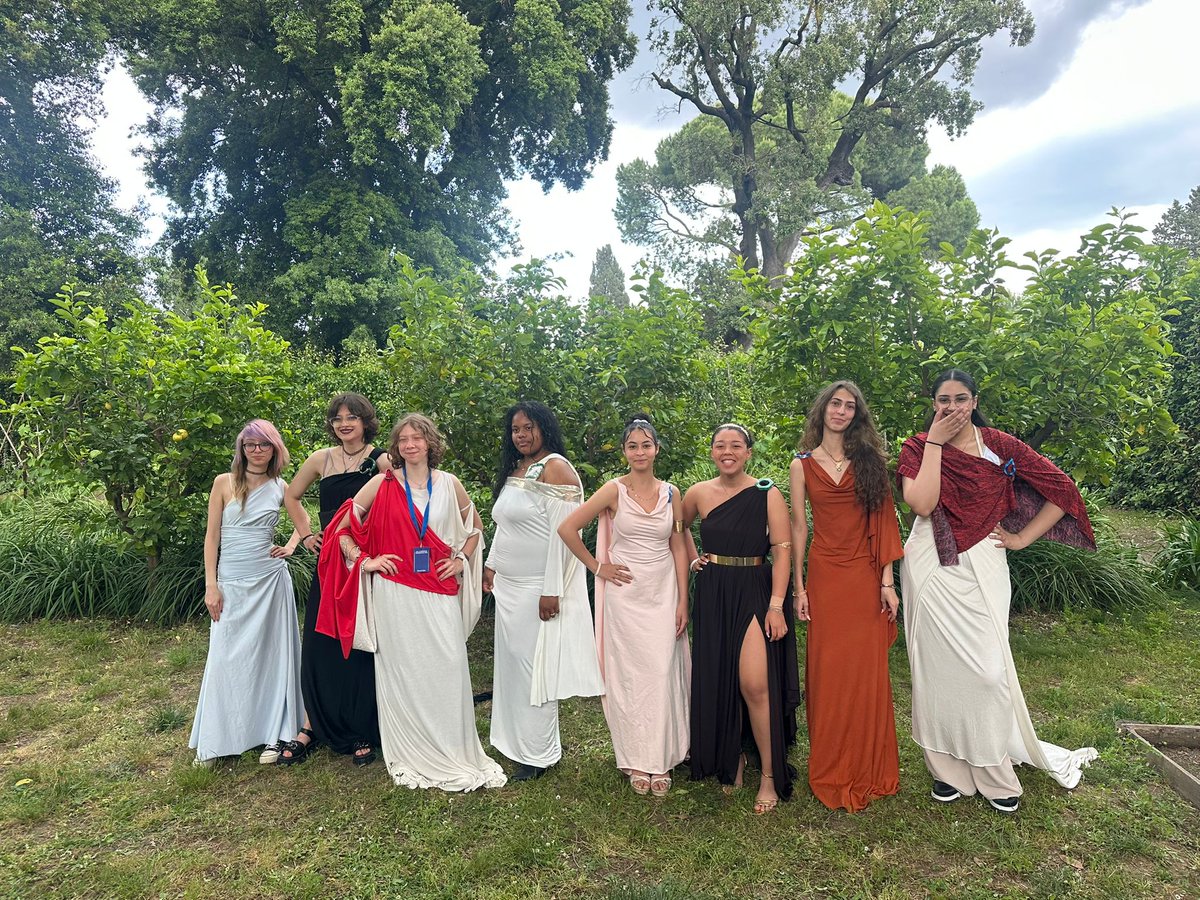 LBPascalForbach's tweet image. 🇮🇹 Dernière journée à Rome marquée par une visite surprise au Vatican, la restitution des projets à la Villa Médicis et une joyeuse Pizza Party pour conclure ce beau séjour culturel. Bravo aux élèves pour leur implication et leur attitude exemplaire ! 👏🍕
@pf_mourier
@cabbeke