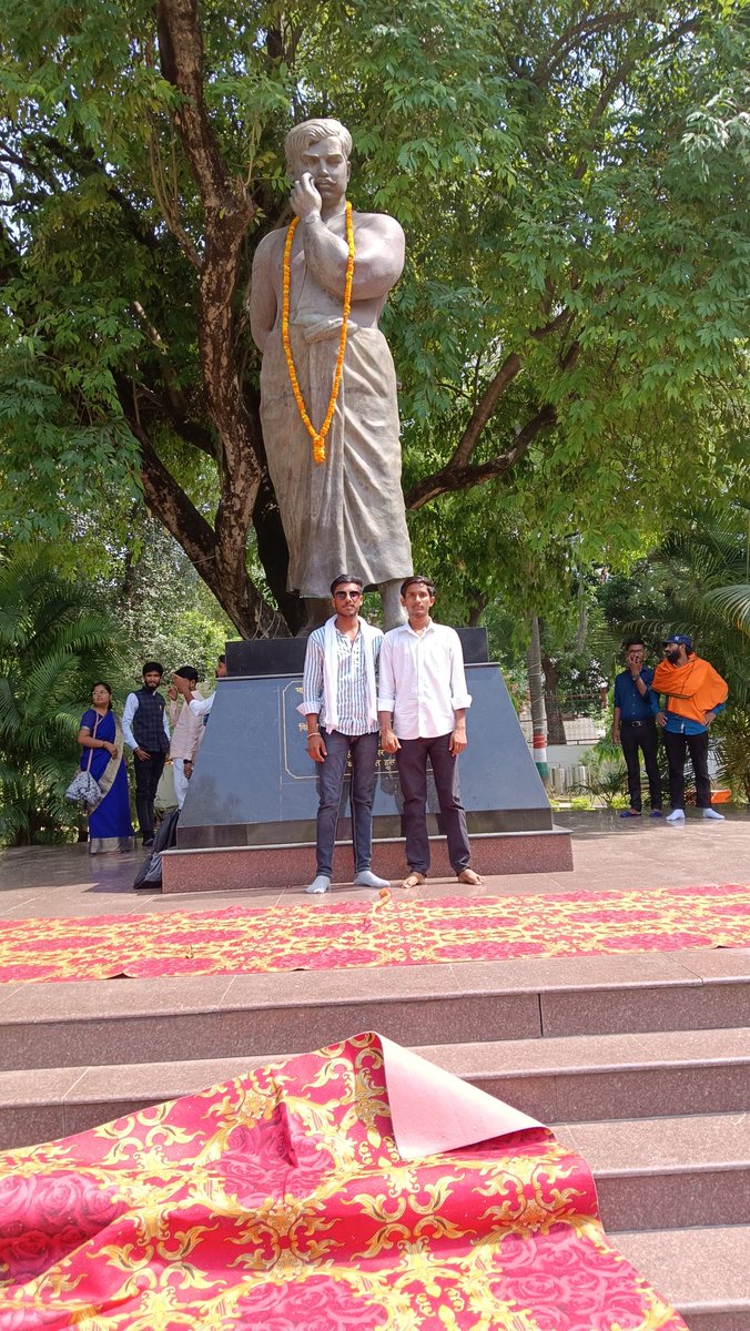 सिर्फ सत्ता नहीं!
सिर्फ़ व्यवस्था नहीं!
पूरा भारत चाहिए 🇮🇳

#azad_sahil