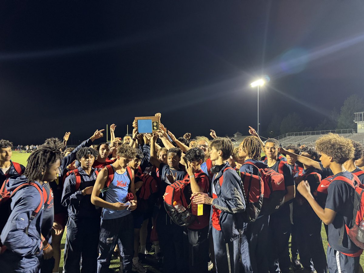 West Aurora Boys T&F tweet media