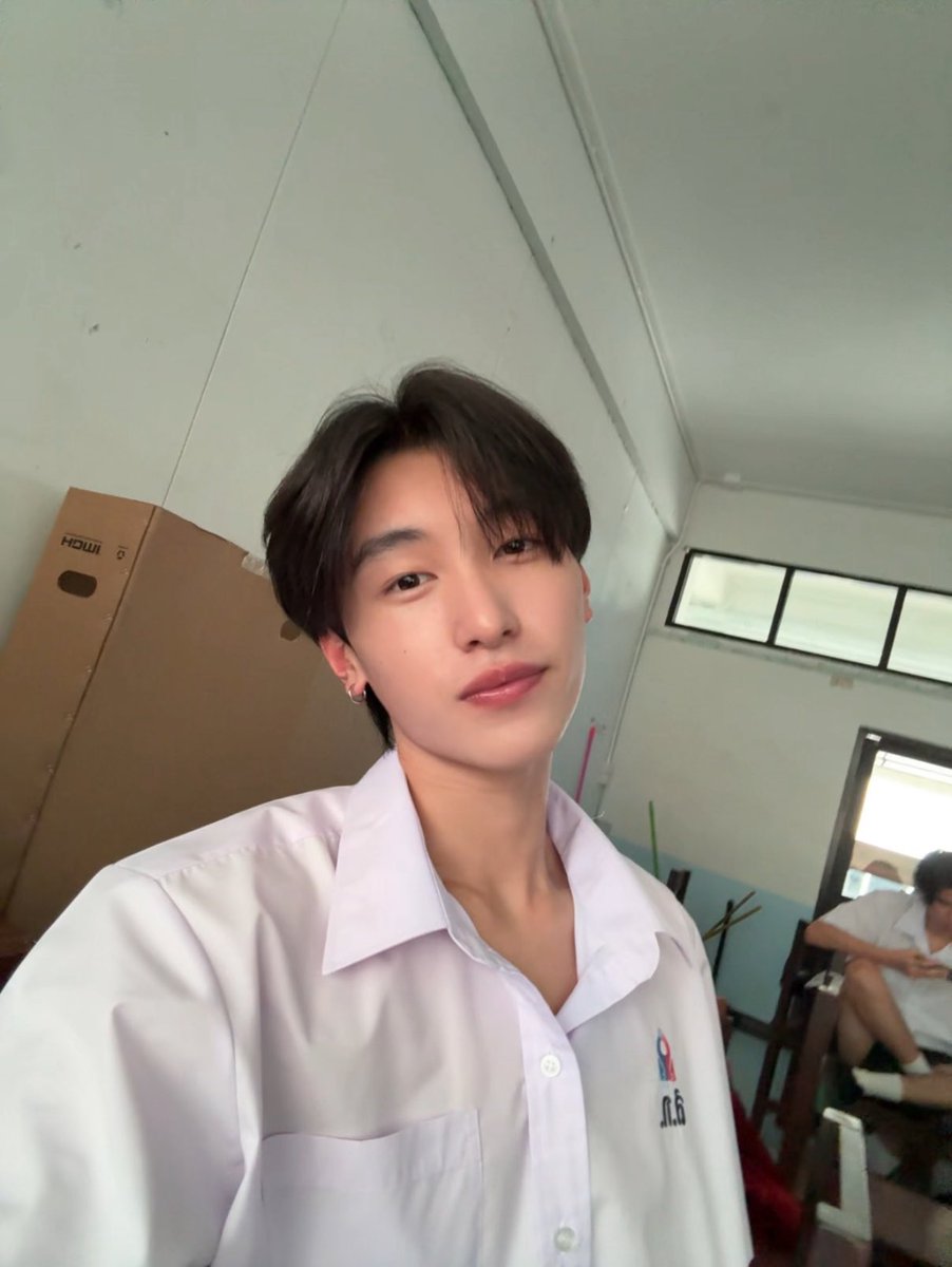 เป็นพี่ ม.5 ละนะ