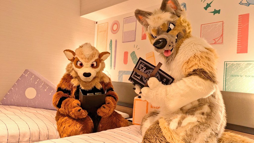 #FursuitFriday bedtime story 📖 🛏️ ft.<a href="/Wolver_Mustang/">Wolver Mustang｜Donutz｜Arcanine</a>