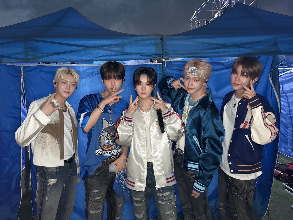 SourceTnx's tweet photo. 📸 || 250514

–– تحديث حساب تياناكس الرسمي عبر اكس

[#TT]
تياناكس اليوم | 250514
📸 النسخة الـ33 من مهرجان التنين الأزرق جامعة سيميونق

بفضل طلاب جامعة سيميونق، انتهى يوم الأربعاء بِطاقة مُمتلئة ⚡
شكرًا لكُم على شغفكم الكبير الذي أظهرتموه 🌹

#TNX
#PNATION #피네이션 https://t.co/BO5CMT7uNg