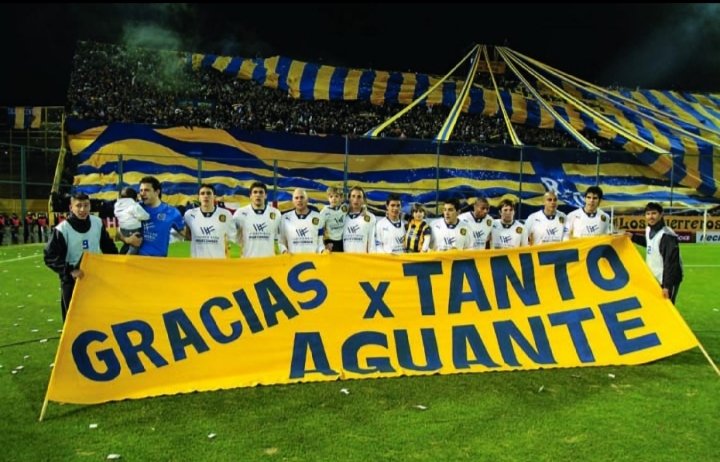 nnzjacke's tweet photo. Hace unos días me volví a encontrar con el vídeo del recibimiento de cuando debutamos por última vez en la B, la hinchada siempre al pie del cañón, en el momento más malo de nuestra y historia estaban todos ahí, alentando. Cuando terminó el partido de octavos el sábado me quedé+ https://t.co/zraf1MIdUh