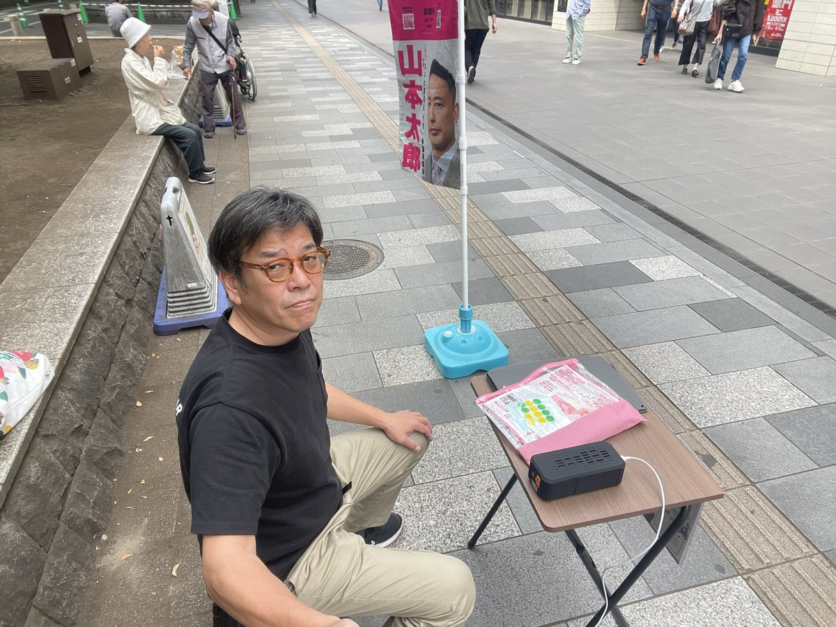 noguchinakao1's tweet image. 136.いい気分🍺の👨🏻あれ〜山本さん来ないの？今何やってんの？137.議員さんアットホームな雰囲気だね、🎤使わないんだ138.職員さん選挙行きます🤲139. ＃ういこ　さんいいよねー応援してる140.こないだの　#くらやみ祭　盛り上がったねー府中のポテンシャル感じたよいい街だね
141.こないだ議長選　続