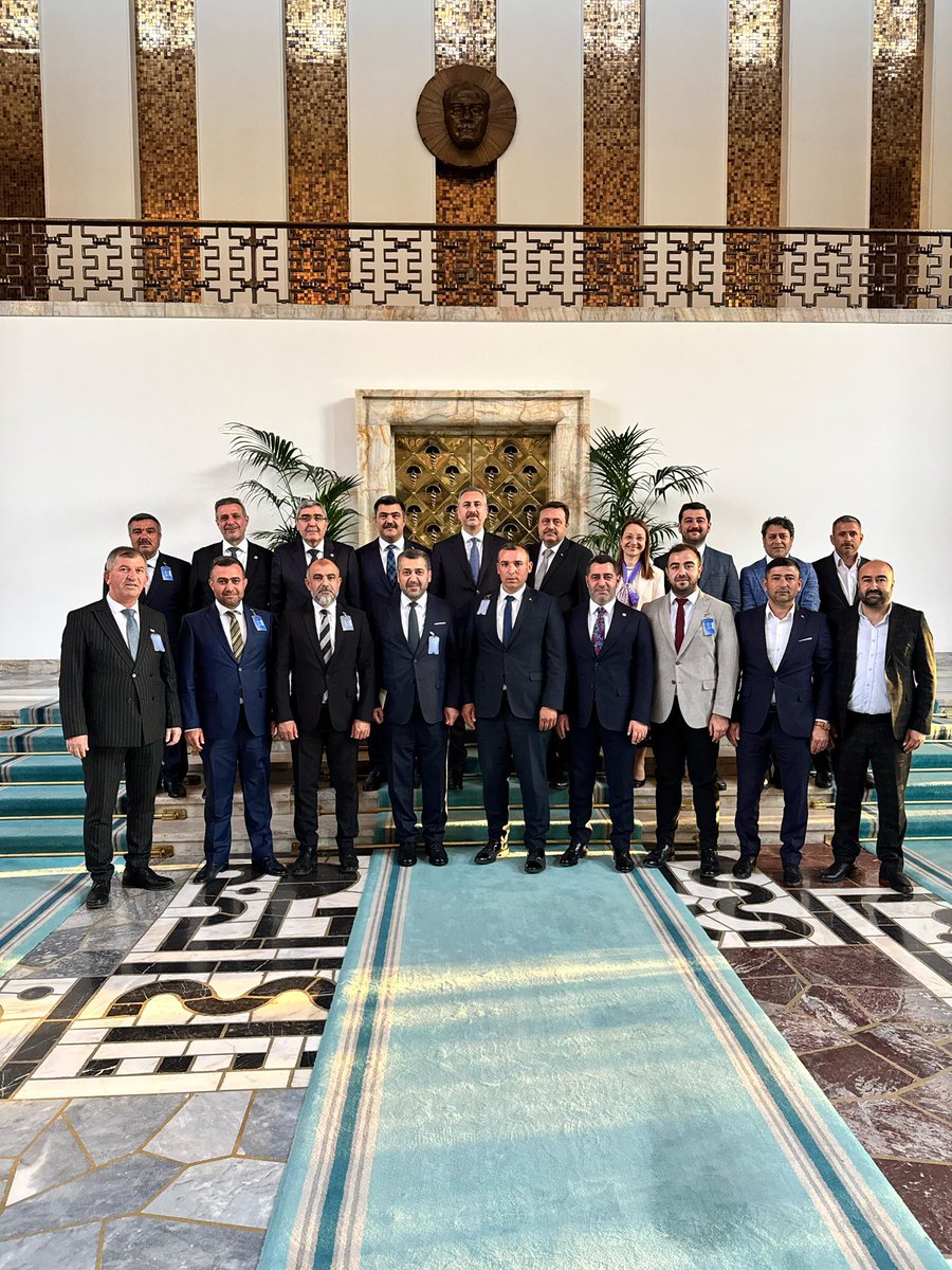 SydVkksOmeroglu's tweet photo. Ankara’da anlamlı bir buluşmaya imza attık.

İl Başkanımız Fatih Muhaddis Fedaioğlu ve İlçe Başkanlarımızla birlikte Gazi Meclisimizde Kıymetli Grup Başkan Vekilimizi ve milletvekillerimizi ziyaret ettik.

Nazik kabulleri ve samimi ev sahiplikleri için teşekkür ediyoruz. https://t.co/plUkVpw0I3