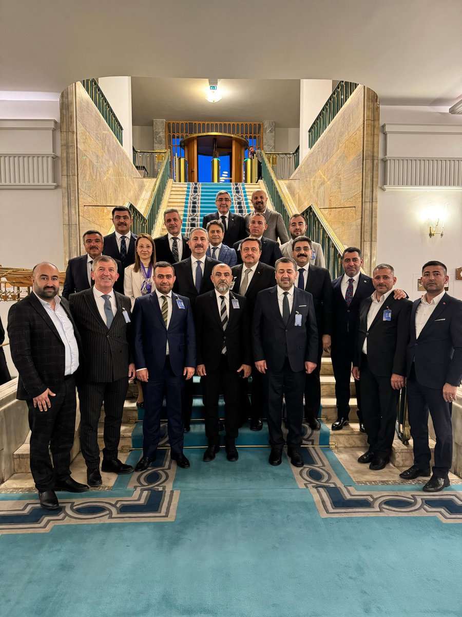 Ankara’da anlamlı bir buluşmaya imza attık.

İl Başkanımız Fatih Muhaddis Fedaioğlu ve İlçe Başkanlarımızla birlikte Gazi Meclisimizde Kıymetli Grup Başkan Vekilimizi ve milletvekillerimizi ziyaret ettik.

Nazik kabulleri ve samimi ev sahiplikleri için teşekkür ediyoruz.
