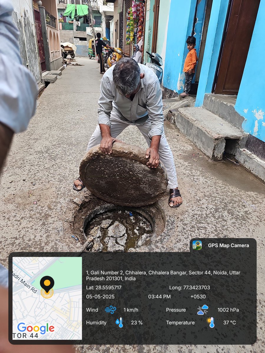 Nitin Kumar Prajapati (@aapka_nitin) on Twitter photo पिछले दो हफ्तों से लगातार कंप्लेंट करने के बाद भी सिर्फ झूठे आश्वासन मिल रहे पर इस भरे हुए सीवर का कोई हल नहीं निकल रहा इसके कारण और सीवर भी जाम होने लगे हैं और रोड़ों पर गंदगी हो गई लोगों के घरों में वापस गंदगी आ रही है <a href="/CeoNoida/">CEO, NOIDA Authority</a> आपसे अनुरोध है कृपया इस पर तत्काल कार्रवाई करवाएं पिछले दो हफ्तों से लगातार कंप्लेंट करने के बाद भी सिर्फ झूठे आश्वासन मिल रहे पर इस भरे हुए सीवर का कोई हल नहीं निकल रहा इसके कारण और सीवर भी जाम होने लगे हैं और रोड़ों पर गंदगी हो गई लोगों के घरों में वापस गंदगी आ रही है <a href="/CeoNoida/">CEO, NOIDA Authority</a> आपसे अनुरोध है कृपया इस पर तत्काल कार्रवाई करवाएं